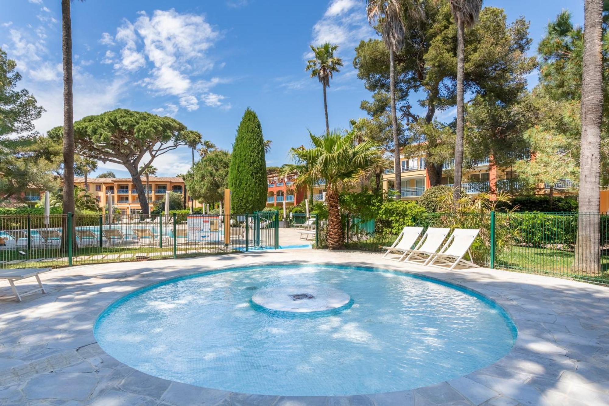 Residence Pierre & Vacances La Pinede Hyères Exterior foto